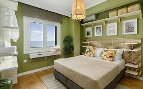 Azure Breeze - Coastal Chic Getaway By The Sea